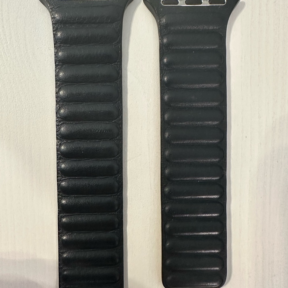 Black Apple Leather Magnetic Strap (S/M) - Picture 3 of 6